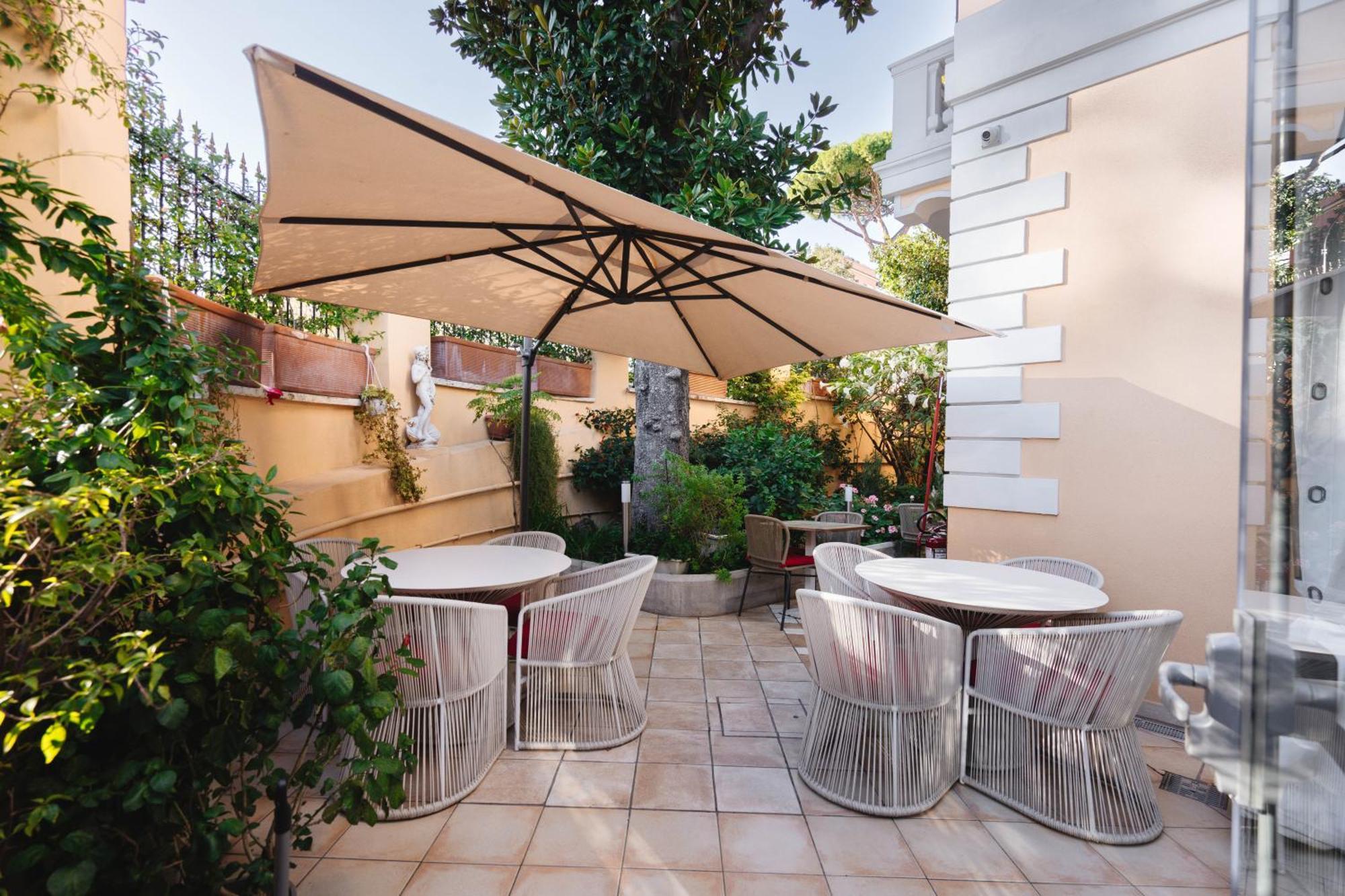 Sourire Hotel — Photos 1